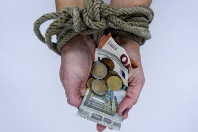 Cómo acreditar la violencia económica en procedimientos de familia